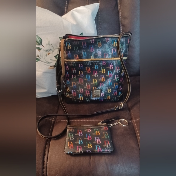 Dooney and Burke cross body - Picture 1 of 1